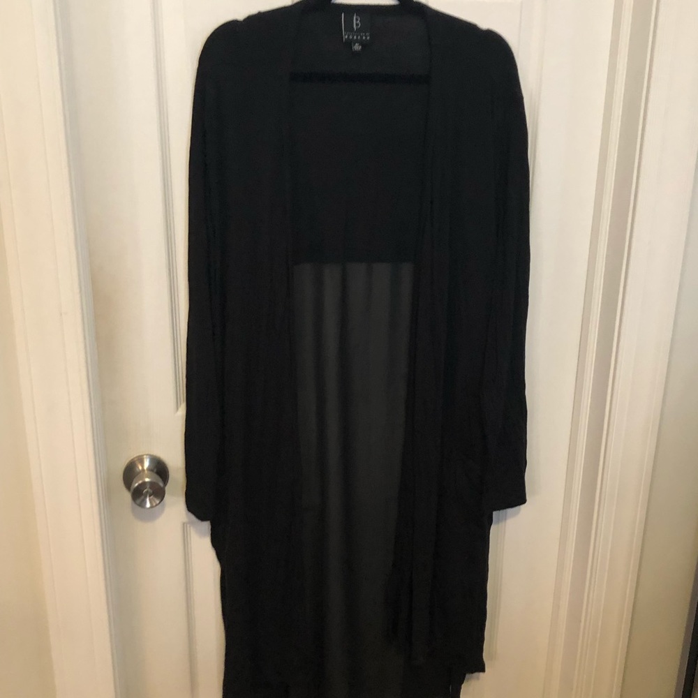 🌟🌟Bobeau. Long light-weight, sheer back sweater.
